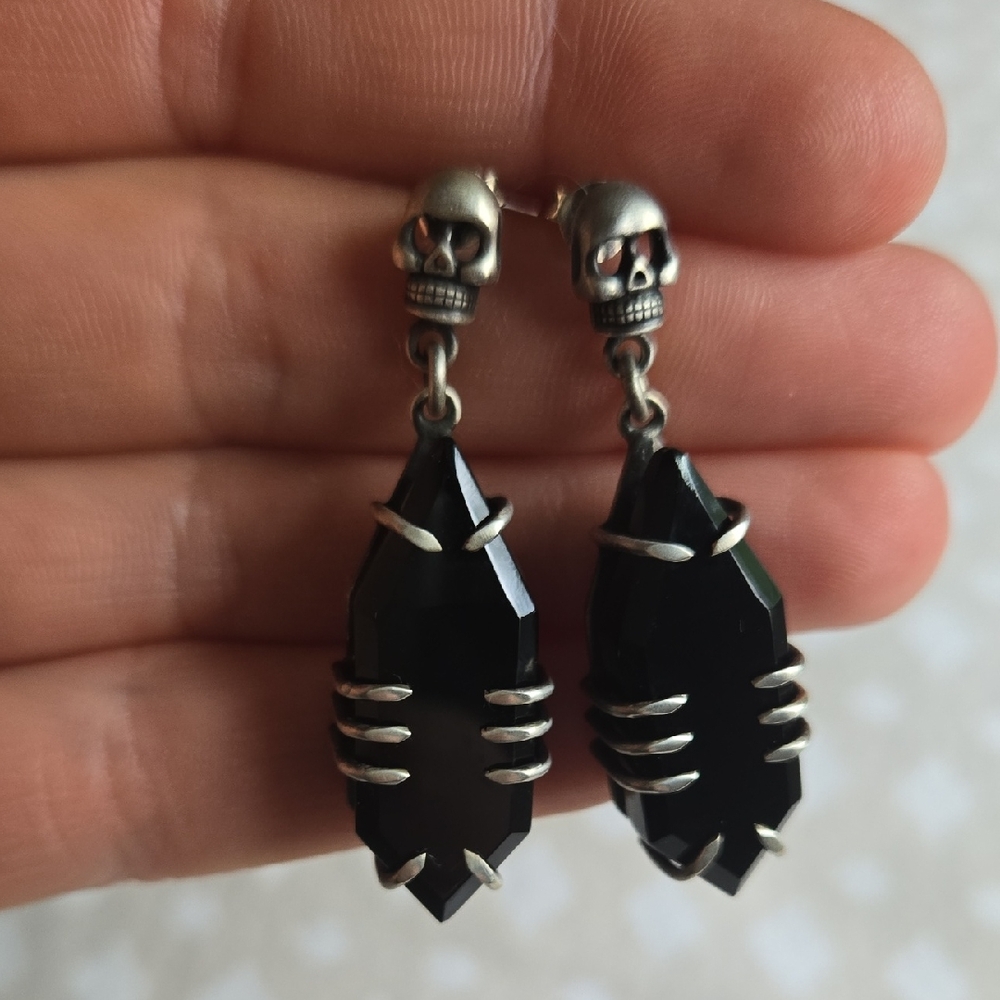 Soliloquy Jewlery Black Skull Drop Earrings